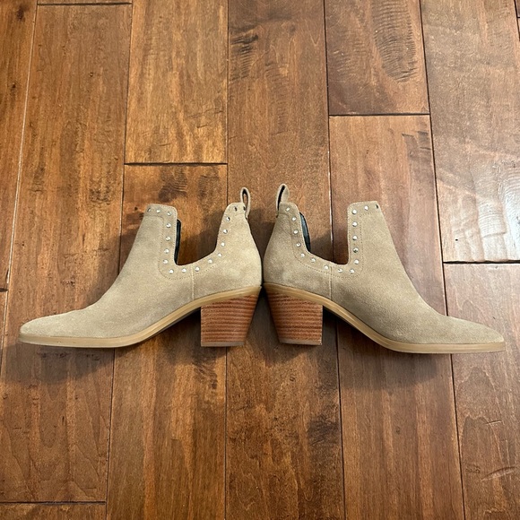 Rebecca Minkoff Lana Studded Split Shaft Beige Suede Block Heel Ankle Boots Sz 6 - Picture 4 of 13